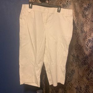 Women’s counterparts white capris 16W